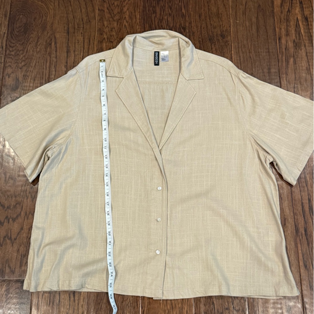 H&M Beige Short-Sleeve Button-Up Shirt